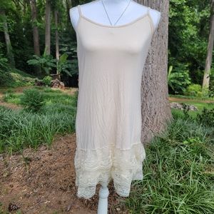 NWOT Boho Tiered Lace Underlayer Long Tank Top Size Medium